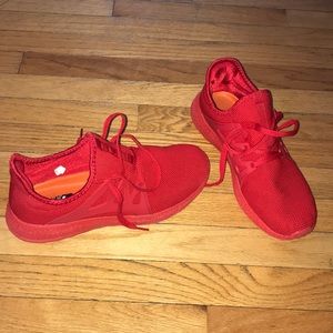 Zocavia Men’s cross trainers All red